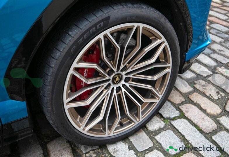 Lamborghini Urus Blue