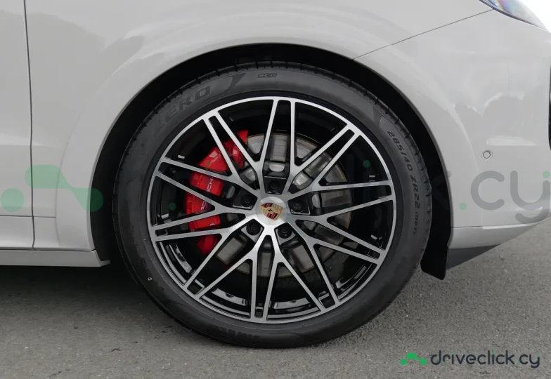 Porsche Cayenne Coupe Серый