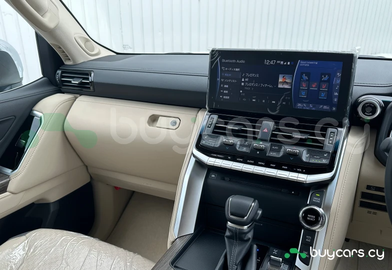 Toyota Land Cruiser 300 Белый