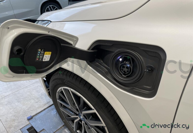 BMW iX1 White
