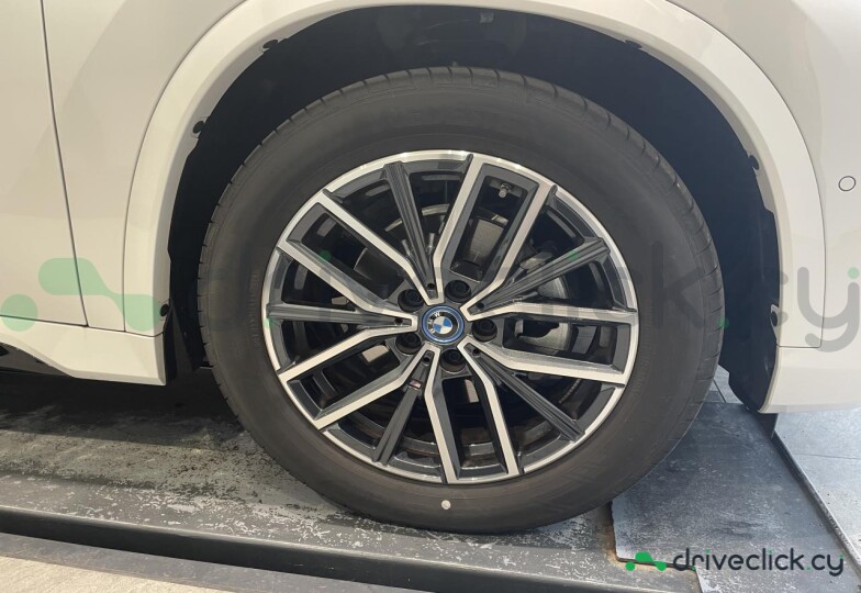 BMW iX1 White