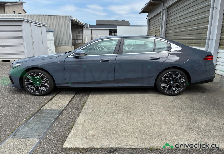 BMW 5 series Blue