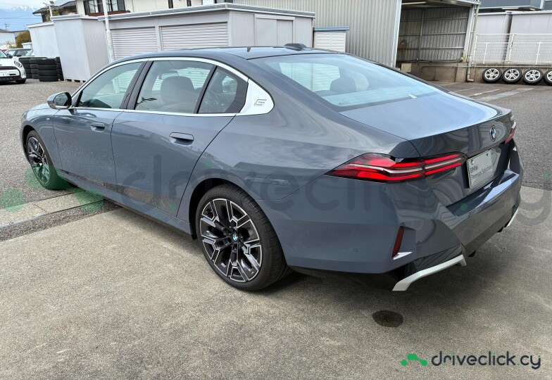 BMW 5 series Blue