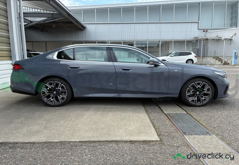 BMW 5 series Blue