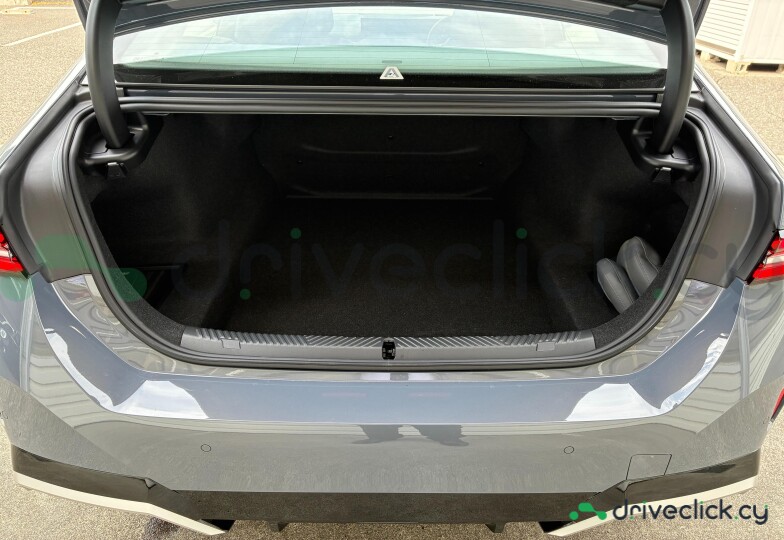 BMW 5 series Blue