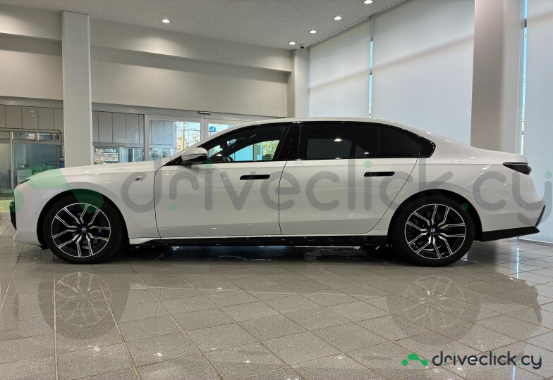 BMW 7 series White