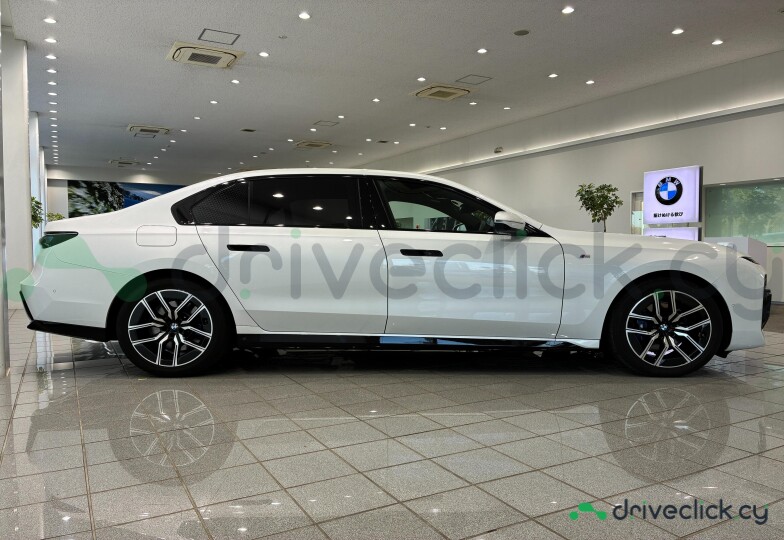 BMW 7 series White