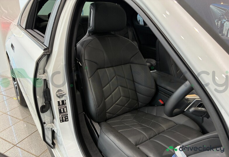 BMW 7 series White