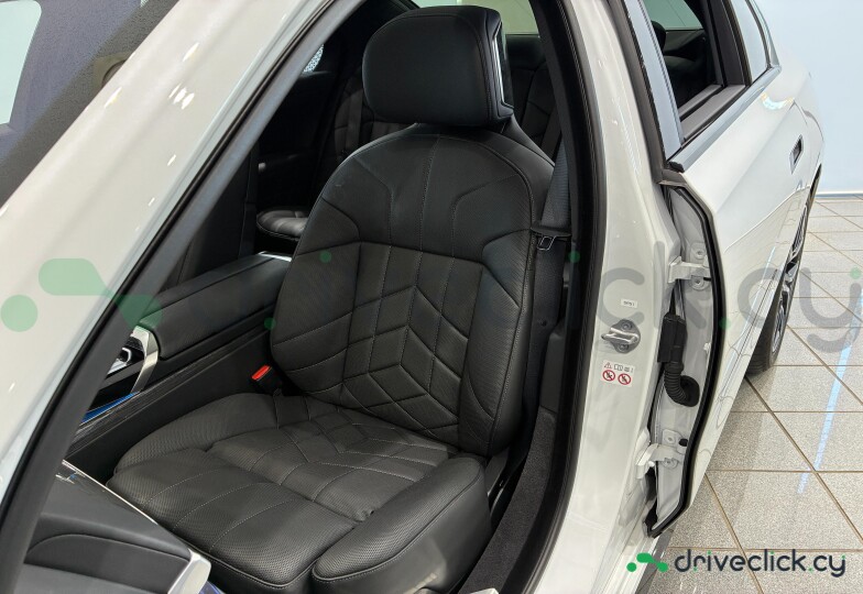 BMW 7 series White