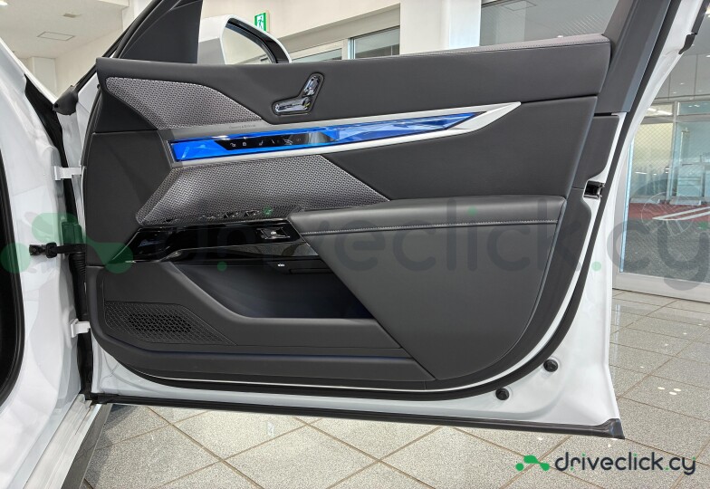 BMW 7 series White