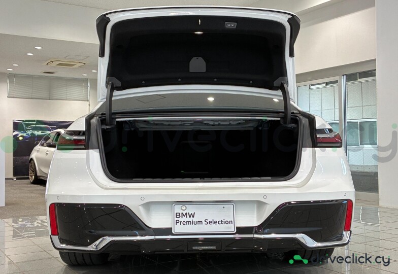 BMW 7 series White