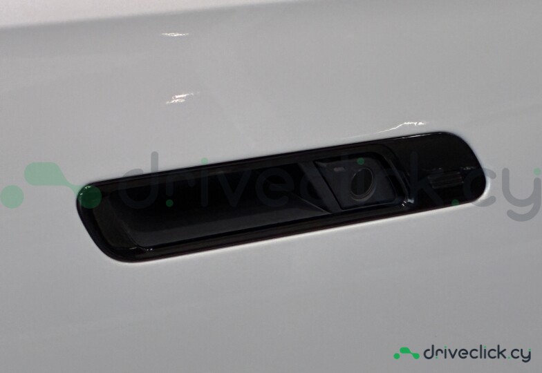 BMW 7 series White