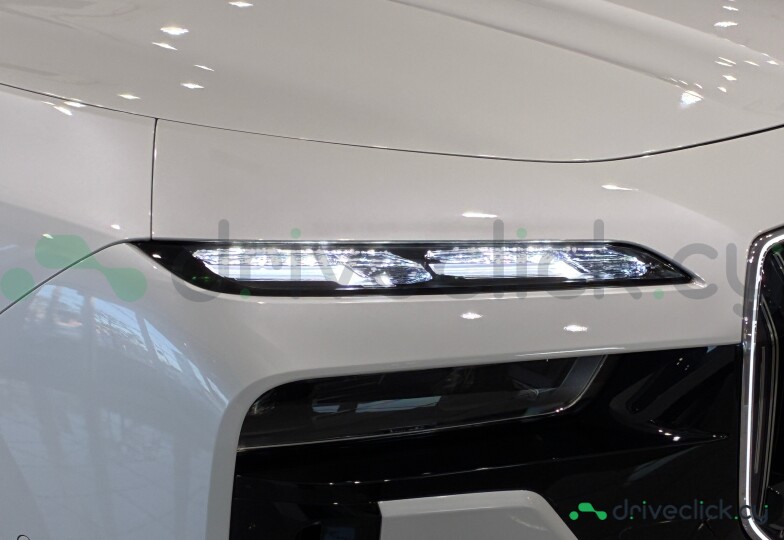 BMW 7 series White