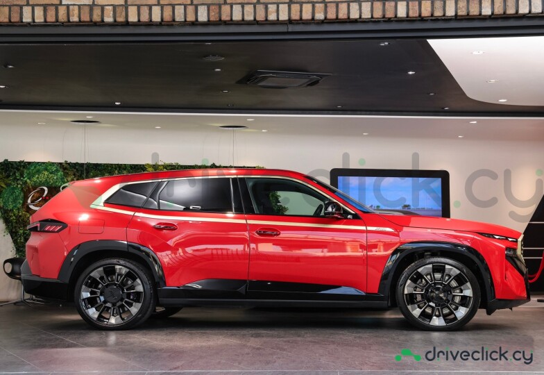 BMW XM Red