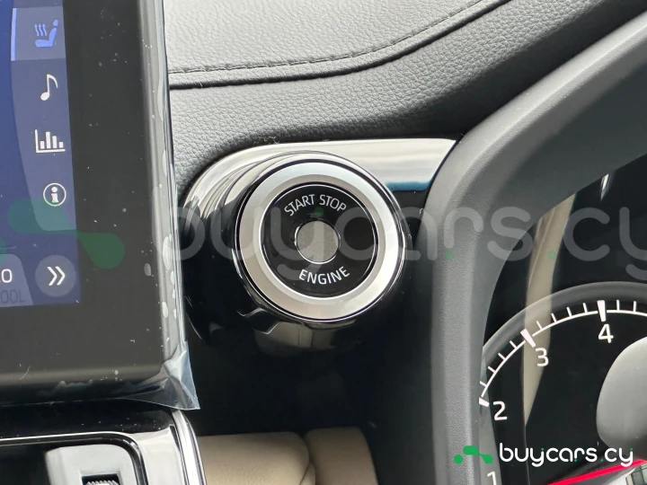 Toyota Land Cruiser 300 Белый