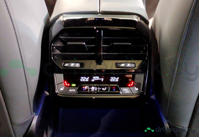 BMW iX White