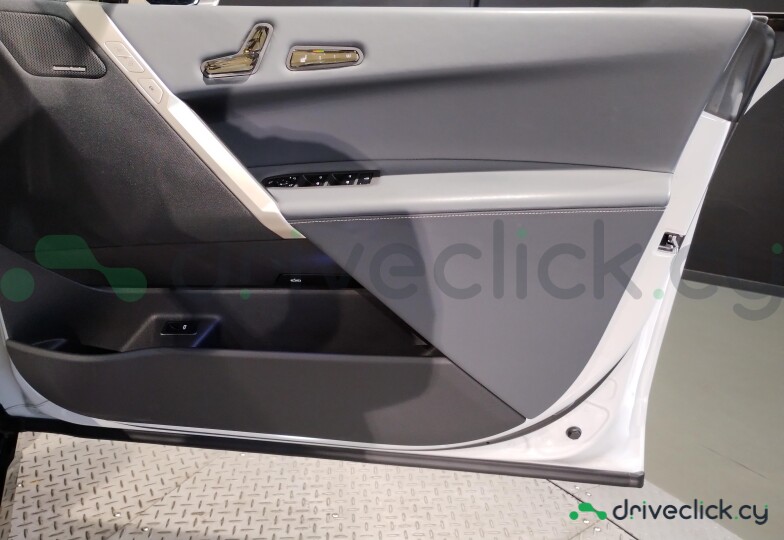 BMW iX White