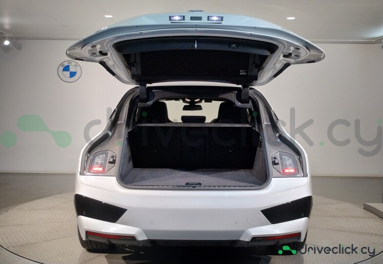 BMW iX White