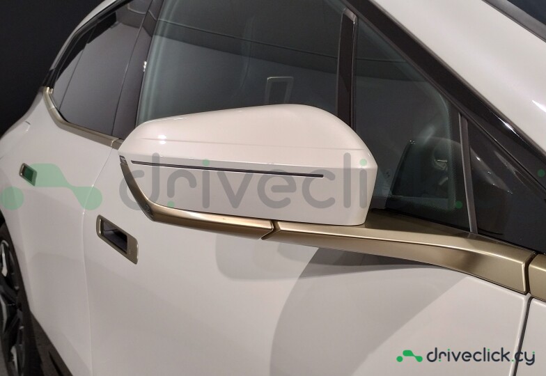 BMW iX White