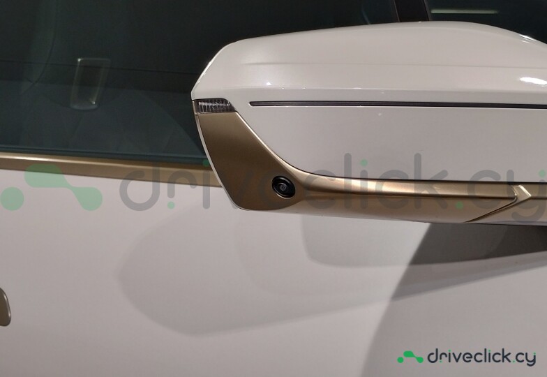 BMW iX White
