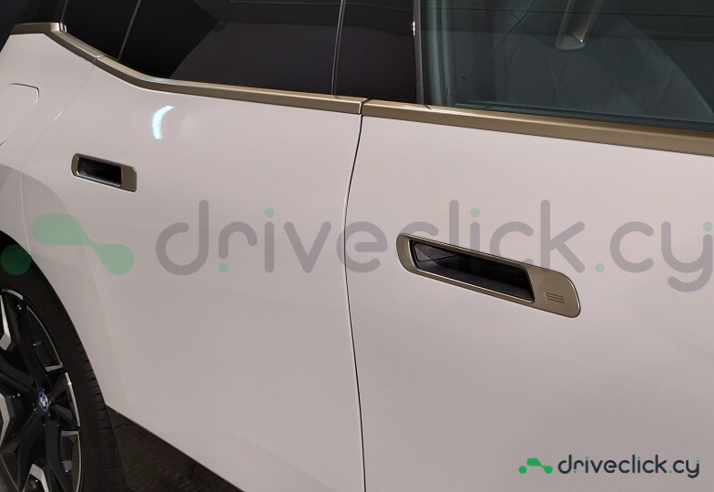 BMW iX White