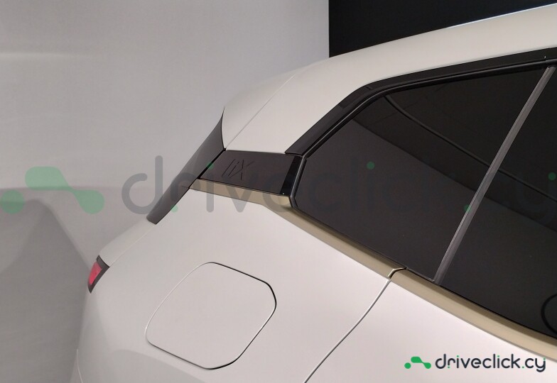 BMW iX White