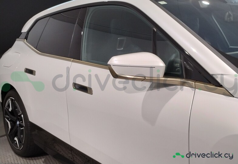 BMW iX White