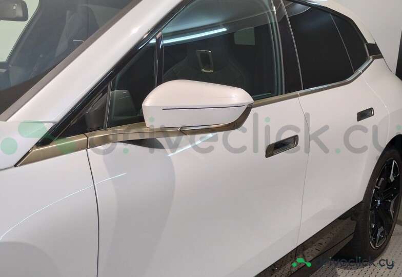 BMW iX White