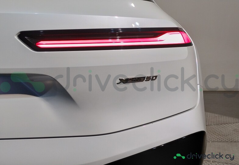 BMW iX White