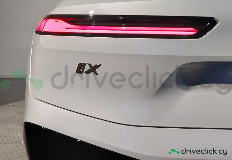 BMW iX White