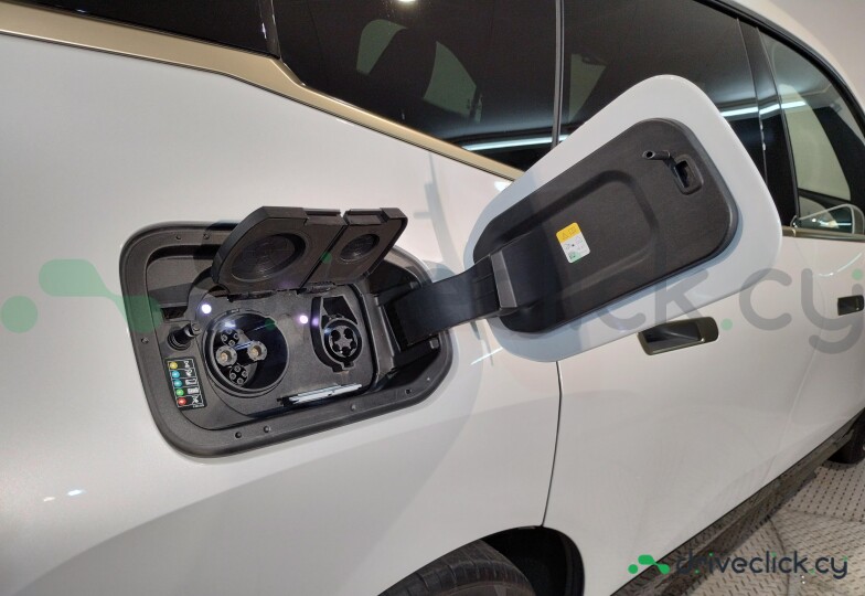 BMW iX White