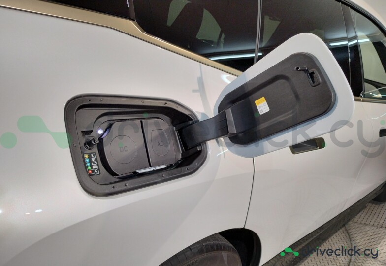 BMW iX White