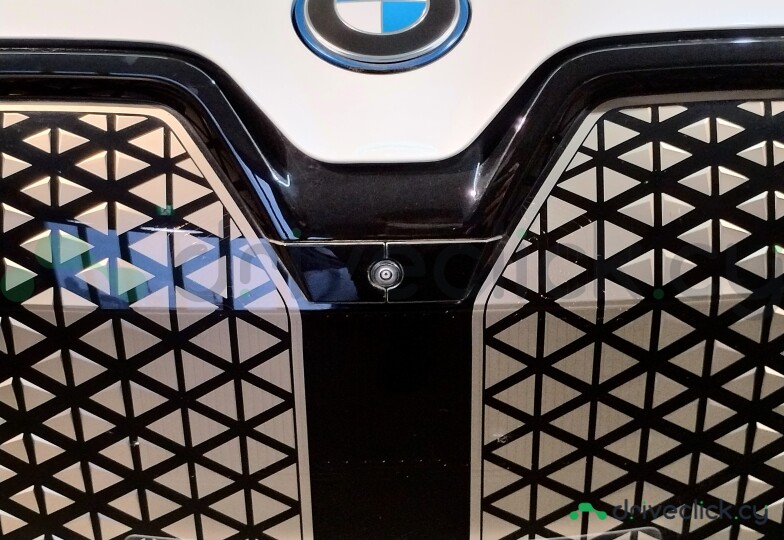 BMW iX White