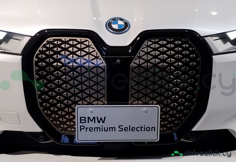 BMW iX White