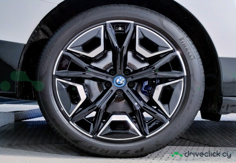 BMW iX White