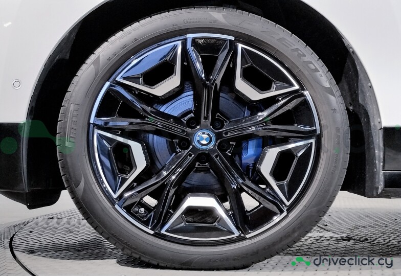 BMW iX White