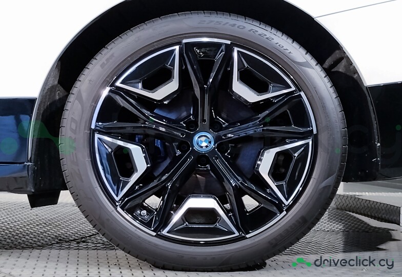 BMW iX White