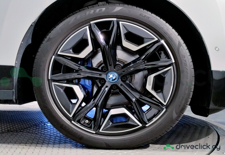 BMW iX White