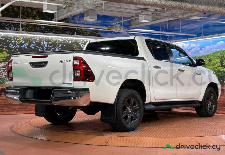 Toyota Hilux White
