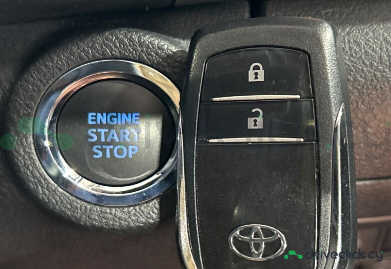 Toyota Hilux White