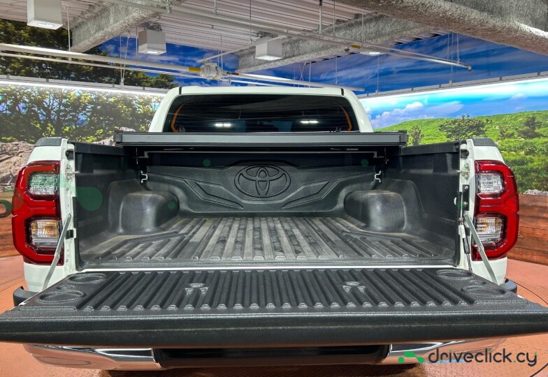 Toyota Hilux White