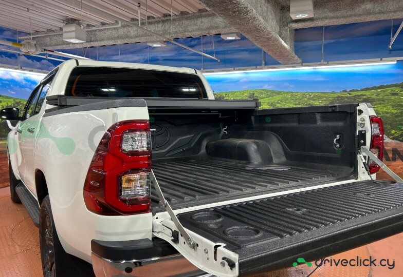 Toyota Hilux White
