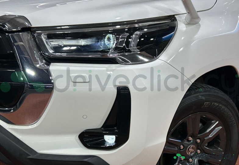 Toyota Hilux White