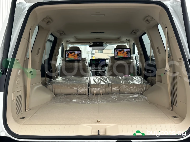 Toyota Land Cruiser 300 Белый