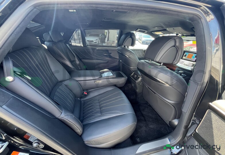 Lexus LS Black