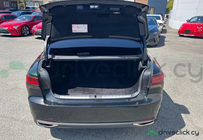 Lexus LS Black