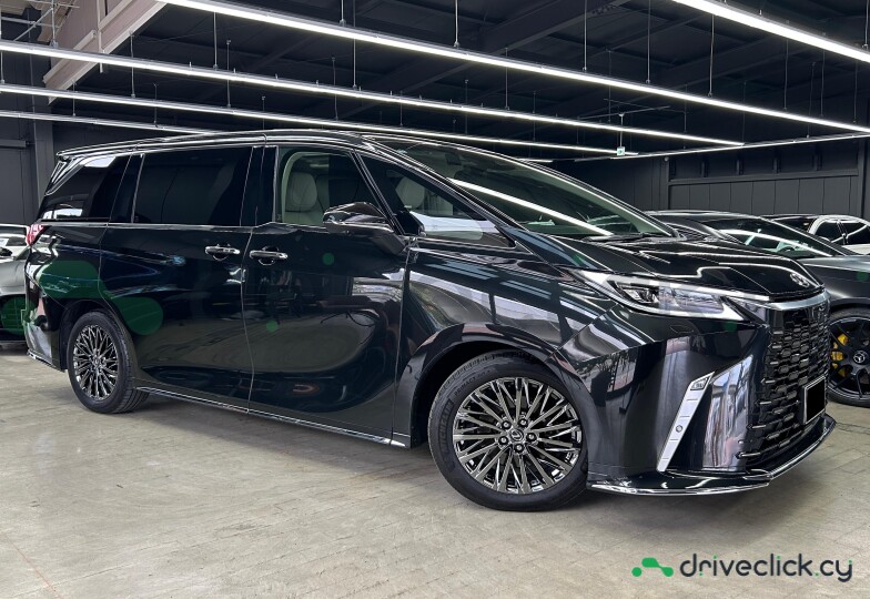 Lexus LM Black