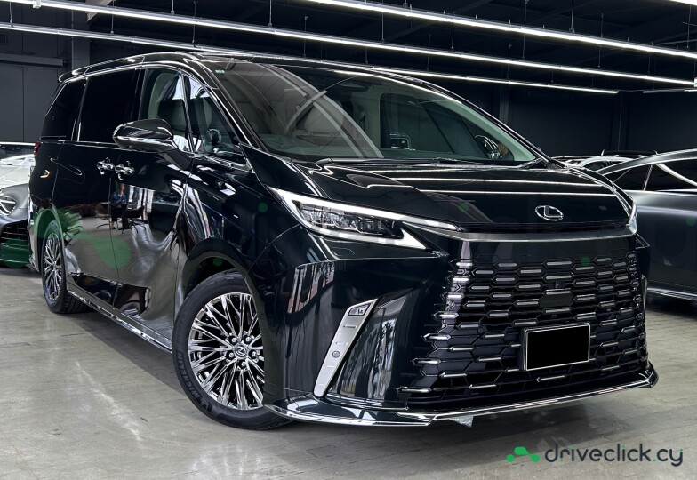 Lexus LM Black
