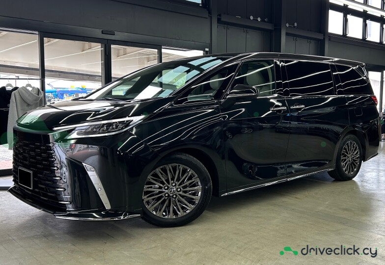 Lexus LM Black