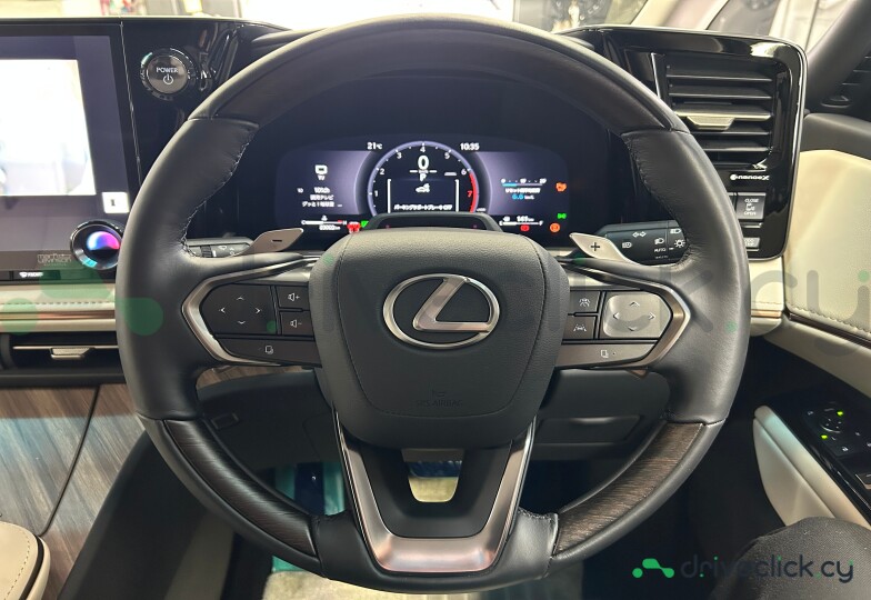 Lexus LM Black